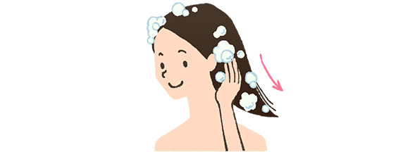 髪の毛は泡でなでるように優しく洗います