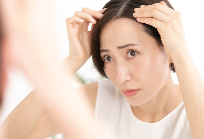 皮膚科受診前に知っておくと安心な円形脱毛症のこと（原因・治療・日常ケア）